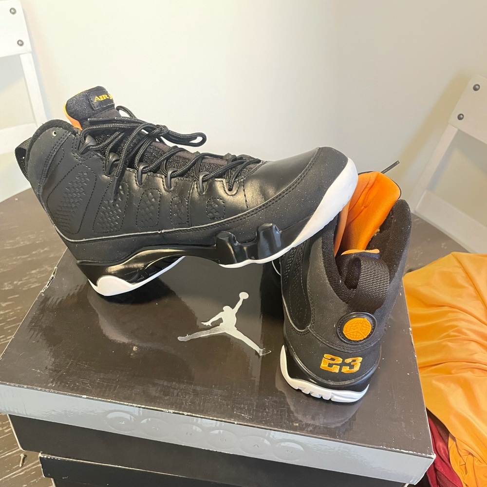 Air Jordan retro 9s size 8